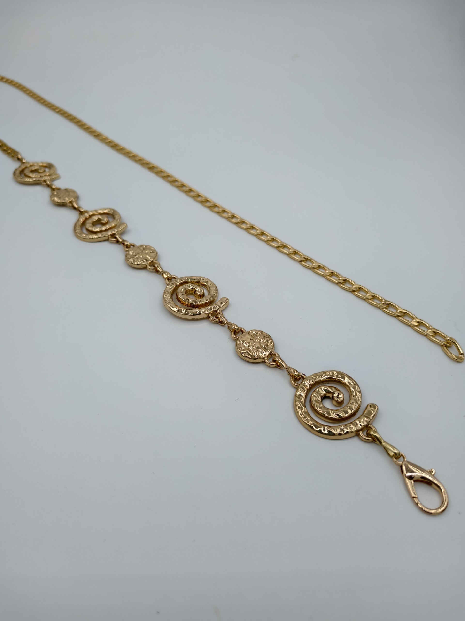 Kadın Gold Zincir Kemer – Spiral Desenli Metal Bel Kemeri – Elbise ve Tunik Aksesuarı